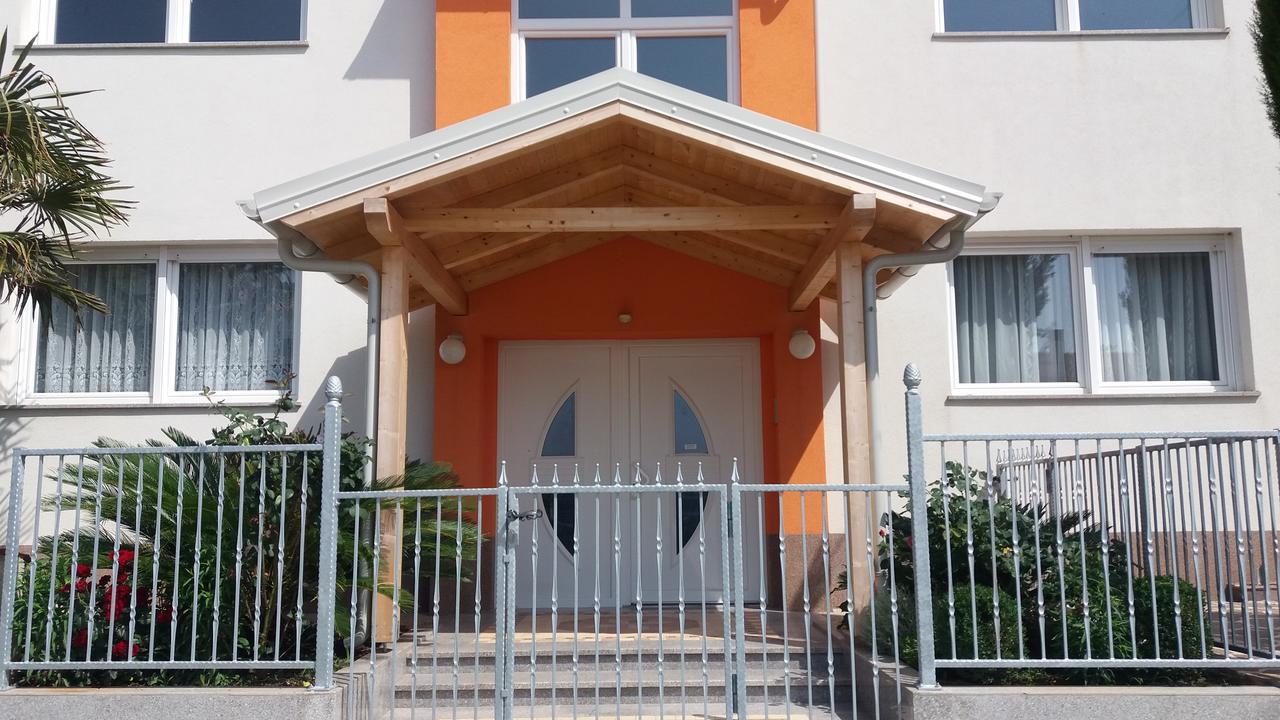 Bluegum Apartments Liznjan Exterior photo